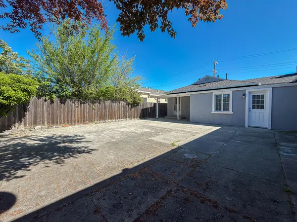 $3,800 | 15935 Paseo Largavista, San Lorenzo, CA 94580