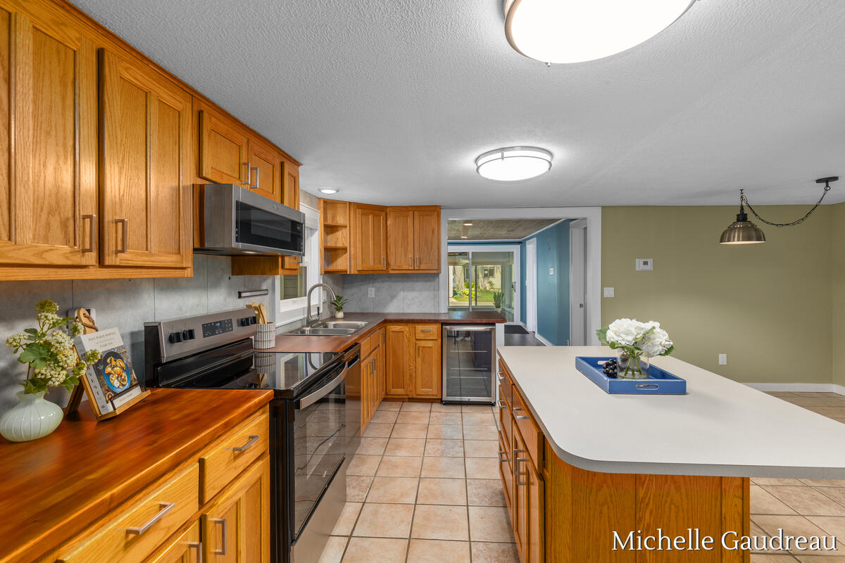 621 Eagle Point Road Lake Odessa, MI 48849 - Photo 12 of 47 621-Eagle_011