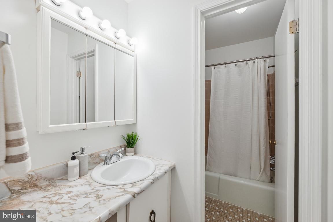 9436 Wallingford Drive Burke, VA 22015 - Photo 19 of 41