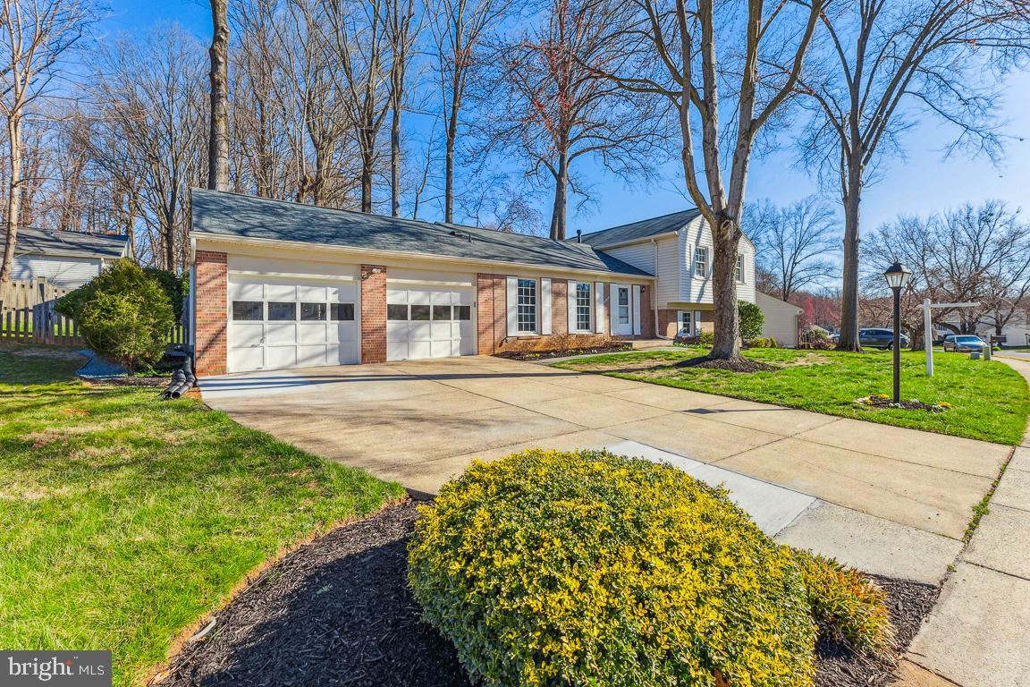 9436 Wallingford Drive Burke, VA 22015 - Photo 2 of 41