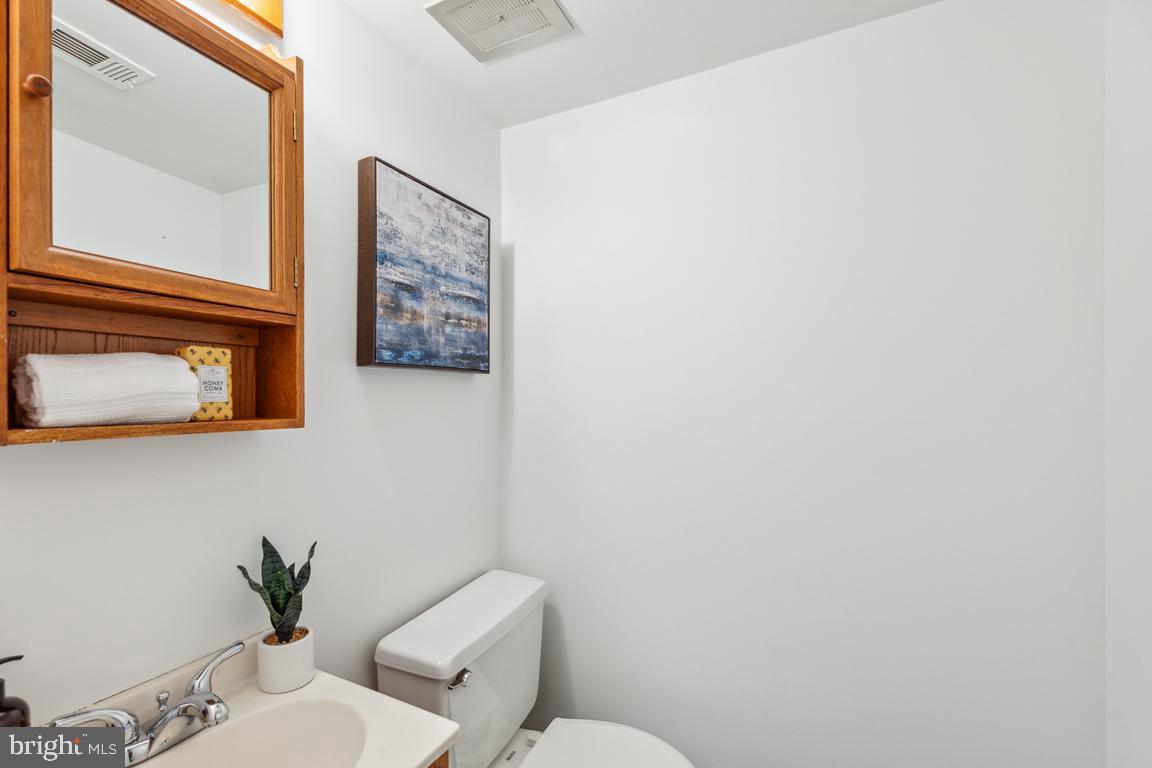 9436 Wallingford Drive Burke, VA 22015 - Photo 28 of 41