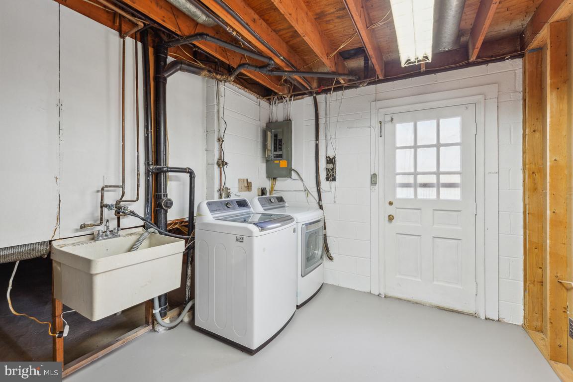 9436 Wallingford Drive Burke, VA 22015 - Photo 31 of 41