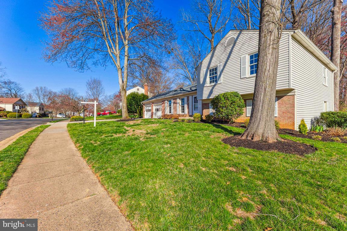 9436 Wallingford Drive Burke, VA 22015 - Photo 35 of 41