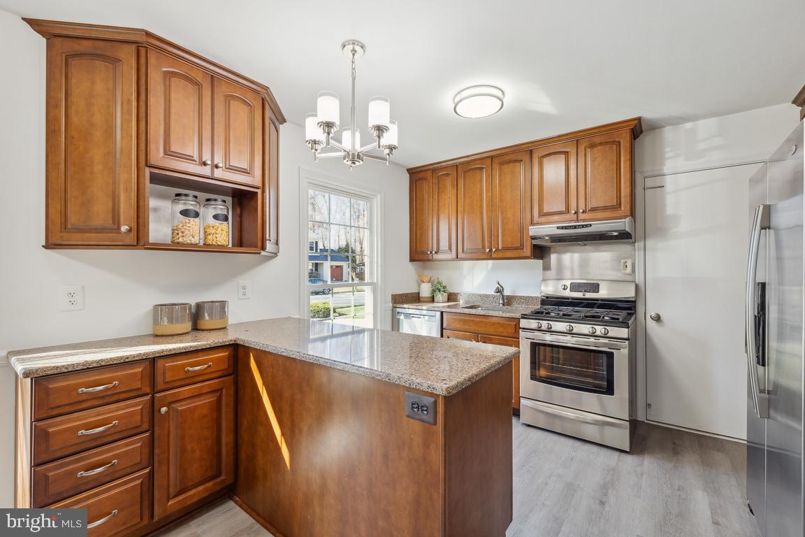 9436 Wallingford Drive Burke, VA 22015 - Photo 7 of 41