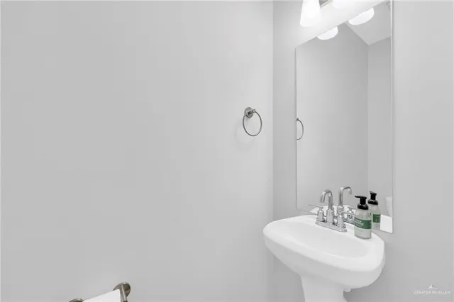 $2,200 | 1312 Yale Avenue, McAllen, TX 78504