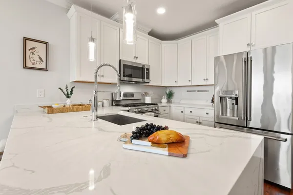 $1,049,000 | 519 Broadway, Unit 305, Medford, MA 02155