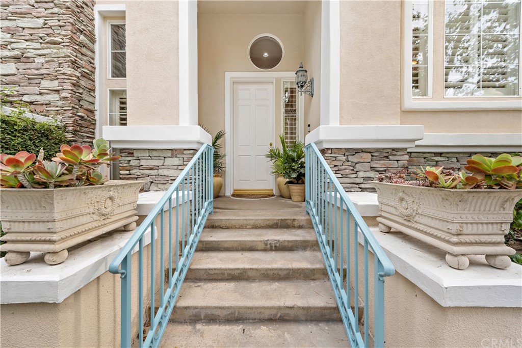 2 Chandon Newport Coast, CA 92657 - Photo 4 of 22 a view of a entryway with furniture