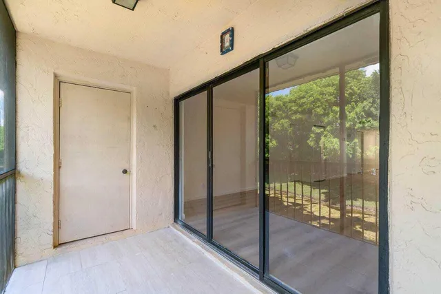 $2,600 | 341 Lakeview Drive, Unit 203, Weston, FL 33326