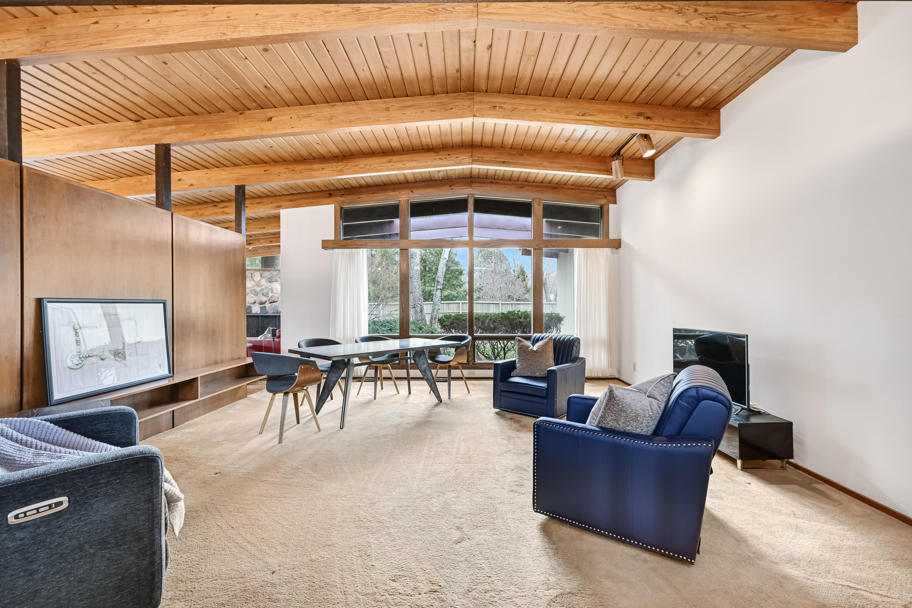 8925 North Maitland Road Bayside, WI 53217 - Photo 11 of 40 Living Room