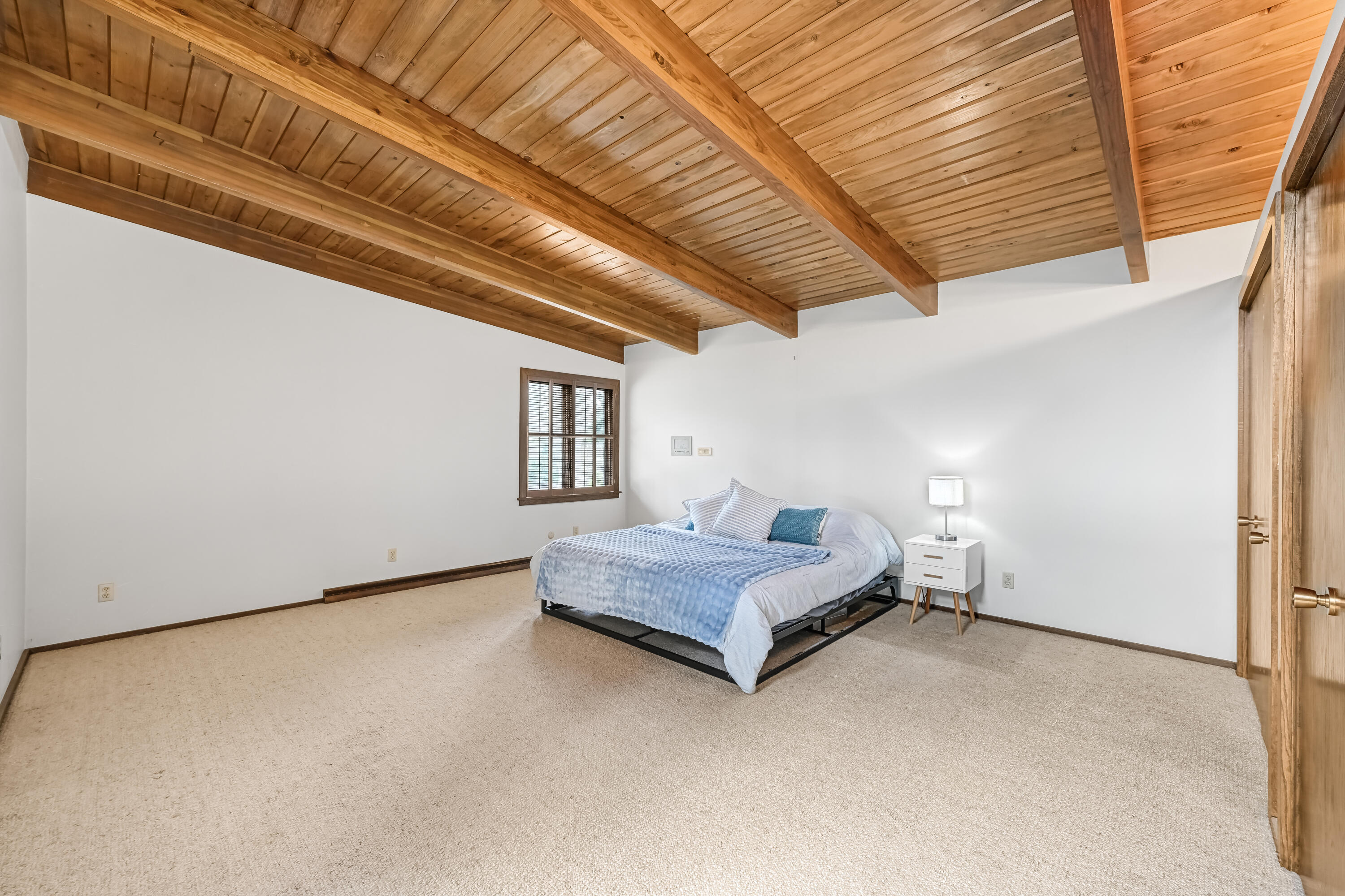 8925 North Maitland Road Bayside, WI 53217 - Photo 17 of 40 Vaulted Ceilings