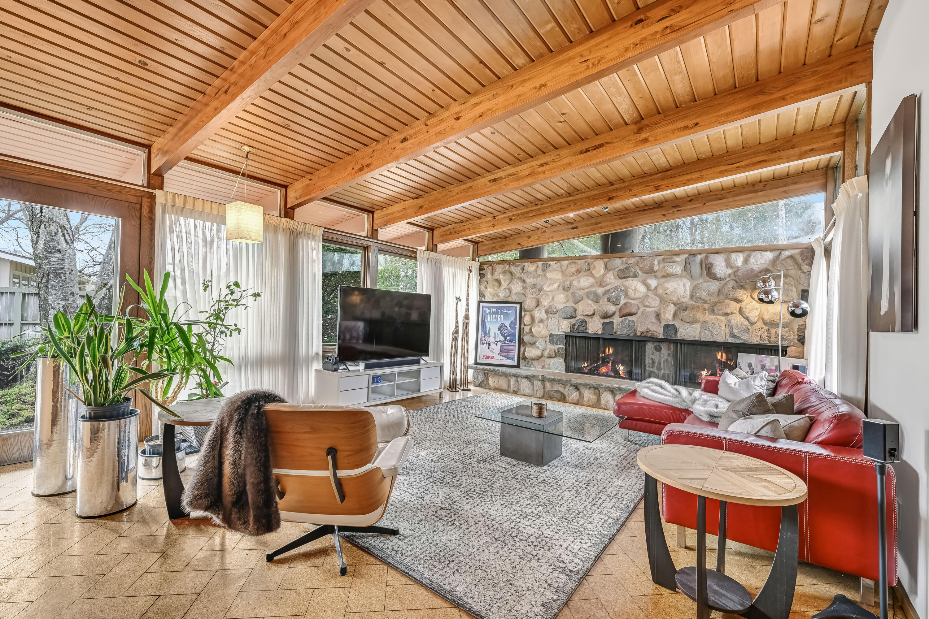 8925 North Maitland Road Bayside, WI 53217 - Photo 2 of 40 Family Room