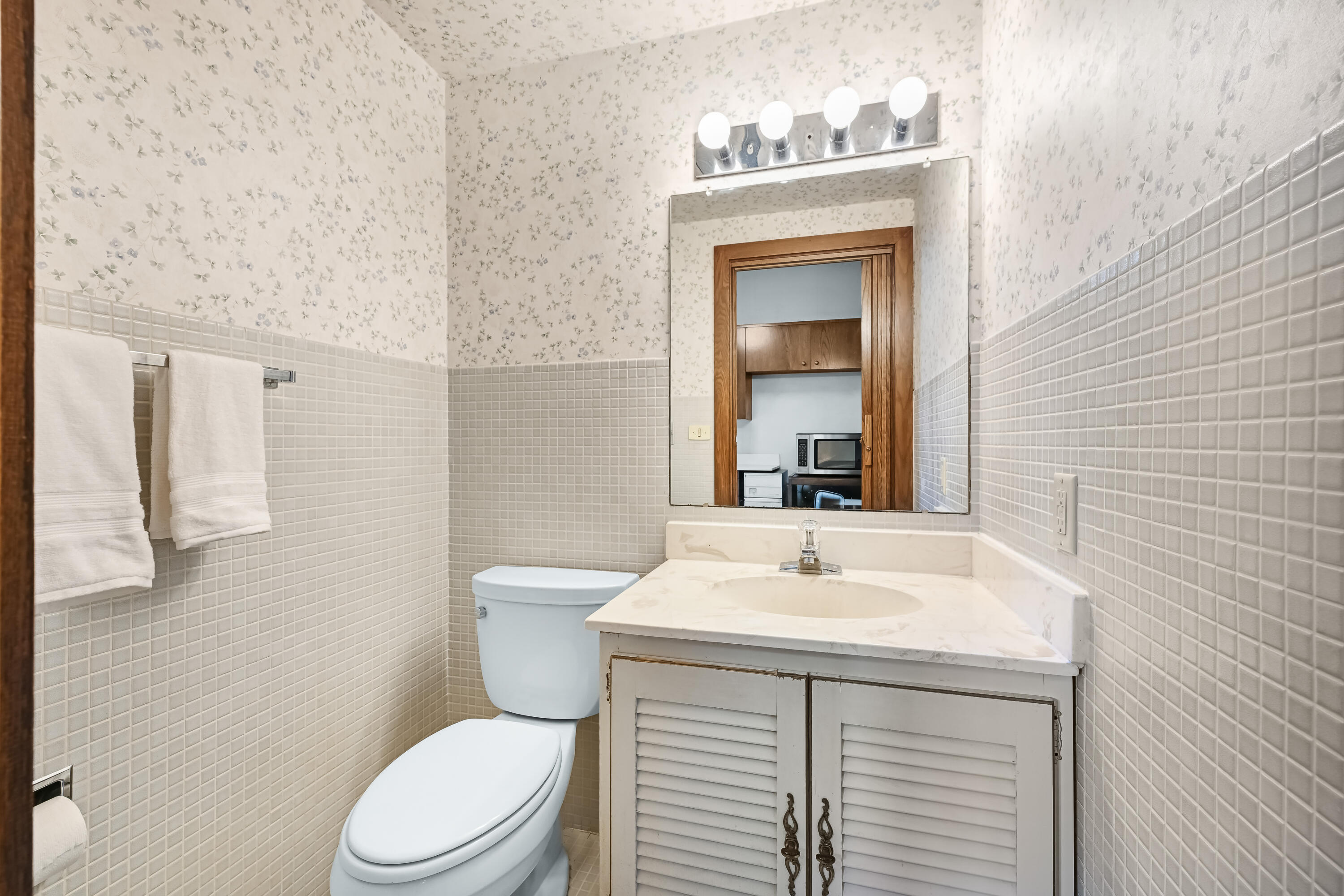 8925 North Maitland Road Bayside, WI 53217 - Photo 28 of 40 Half Bathroom on Main Level