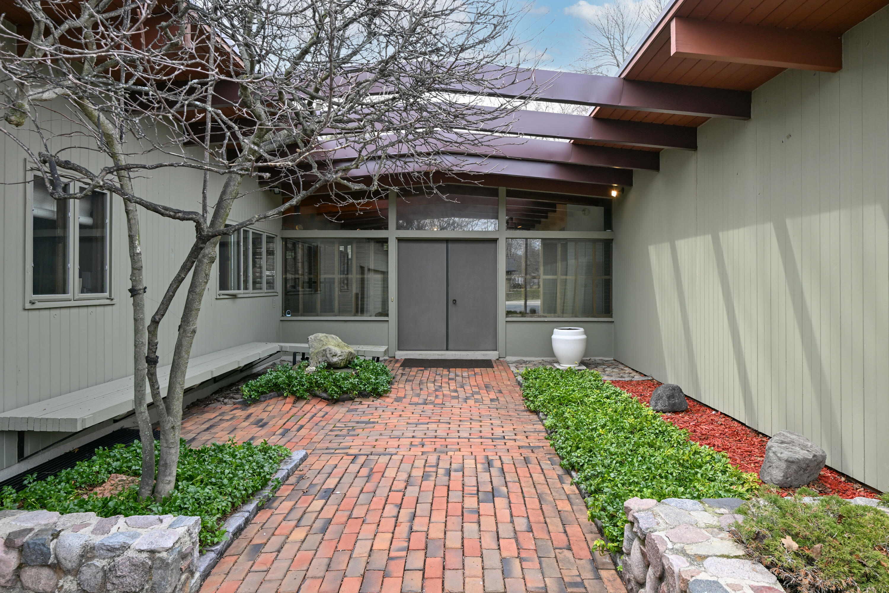 8925 North Maitland Road Bayside, WI 53217 - Photo 39 of 40 Captivating Front Entrance