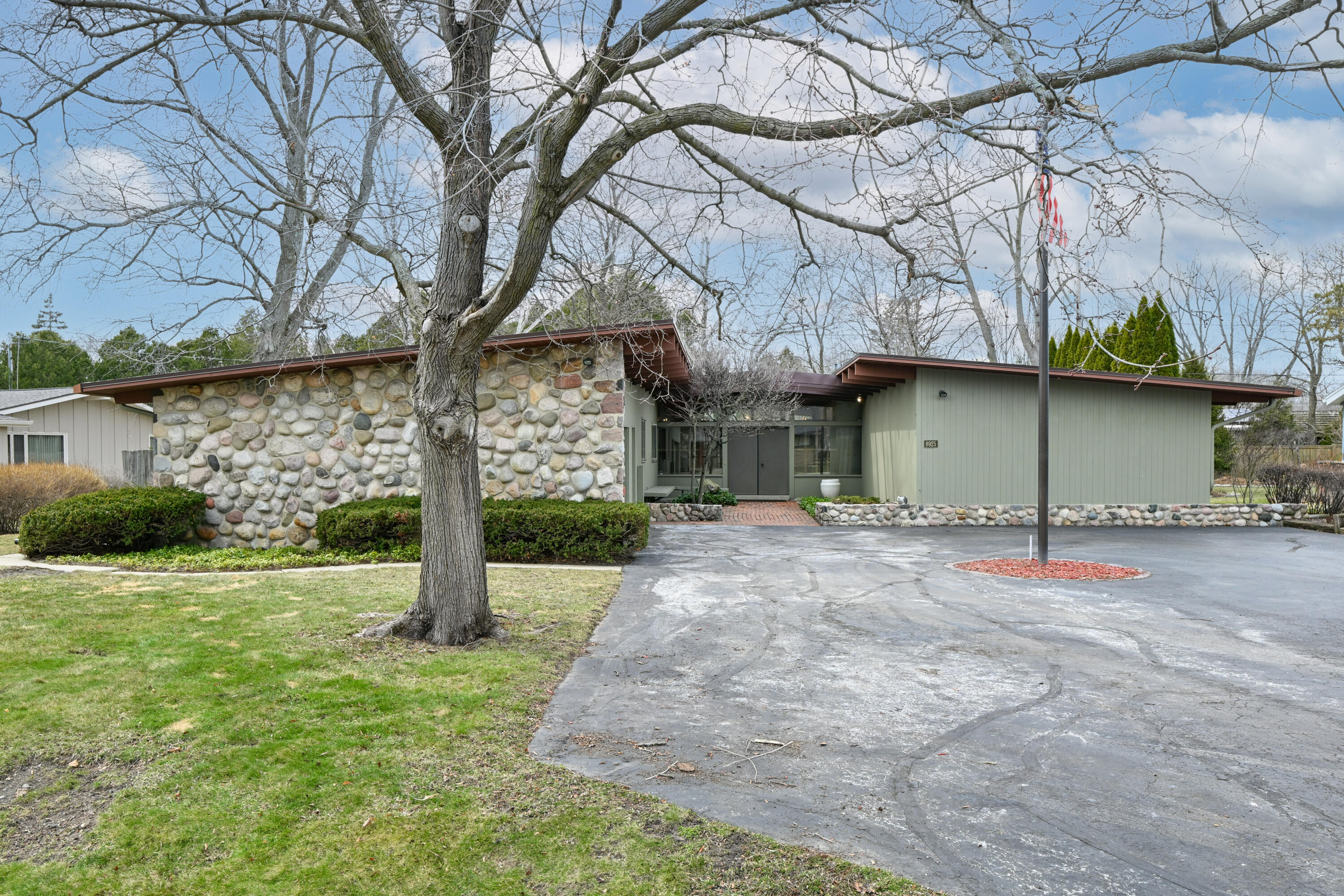 8925 North Maitland Road Bayside, WI 53217 - Photo 40 of 40 Iconic Mid Century Modern Beauty
