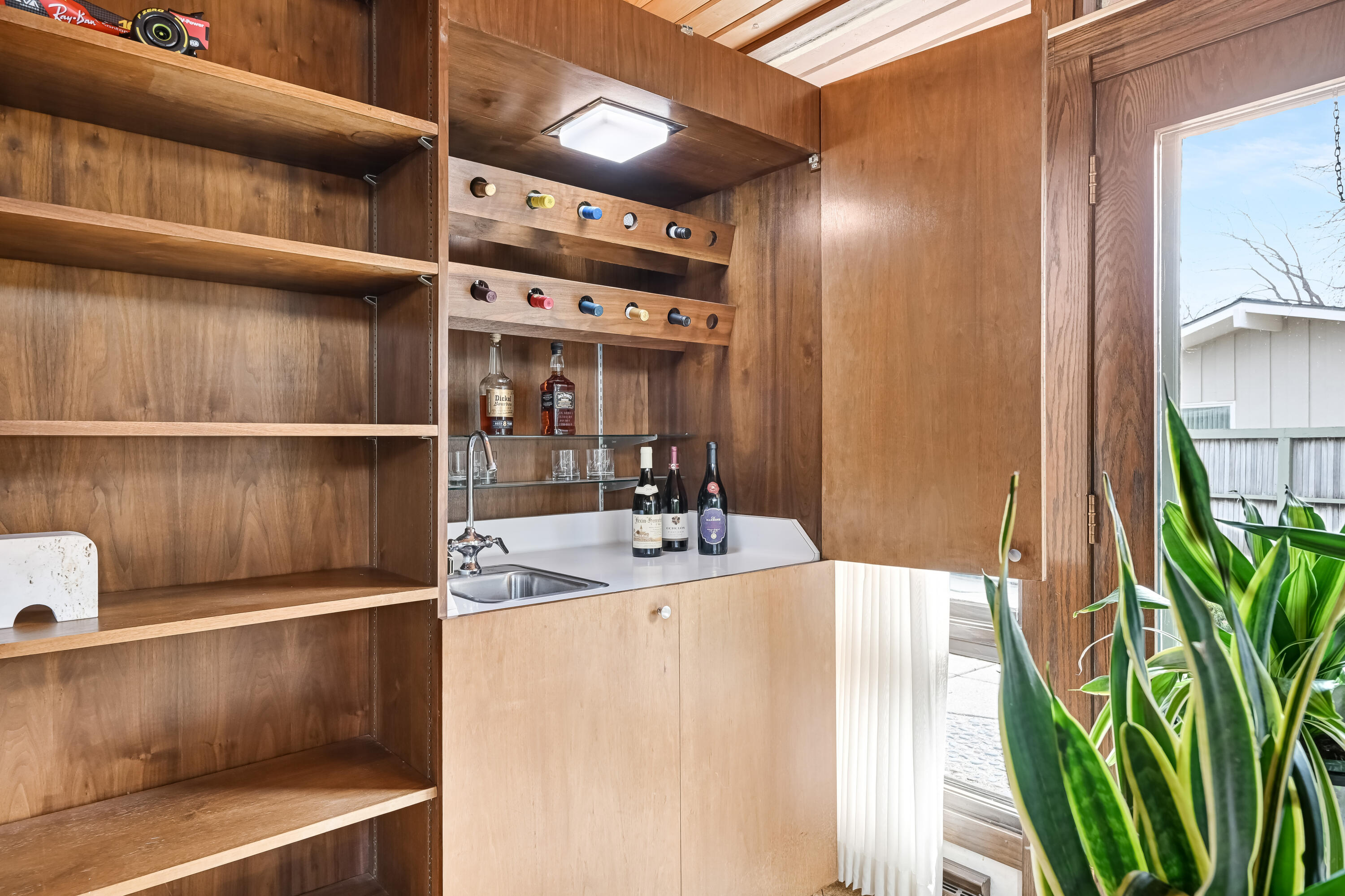 8925 North Maitland Road Bayside, WI 53217 - Photo 6 of 40 Built-in Wet Bar