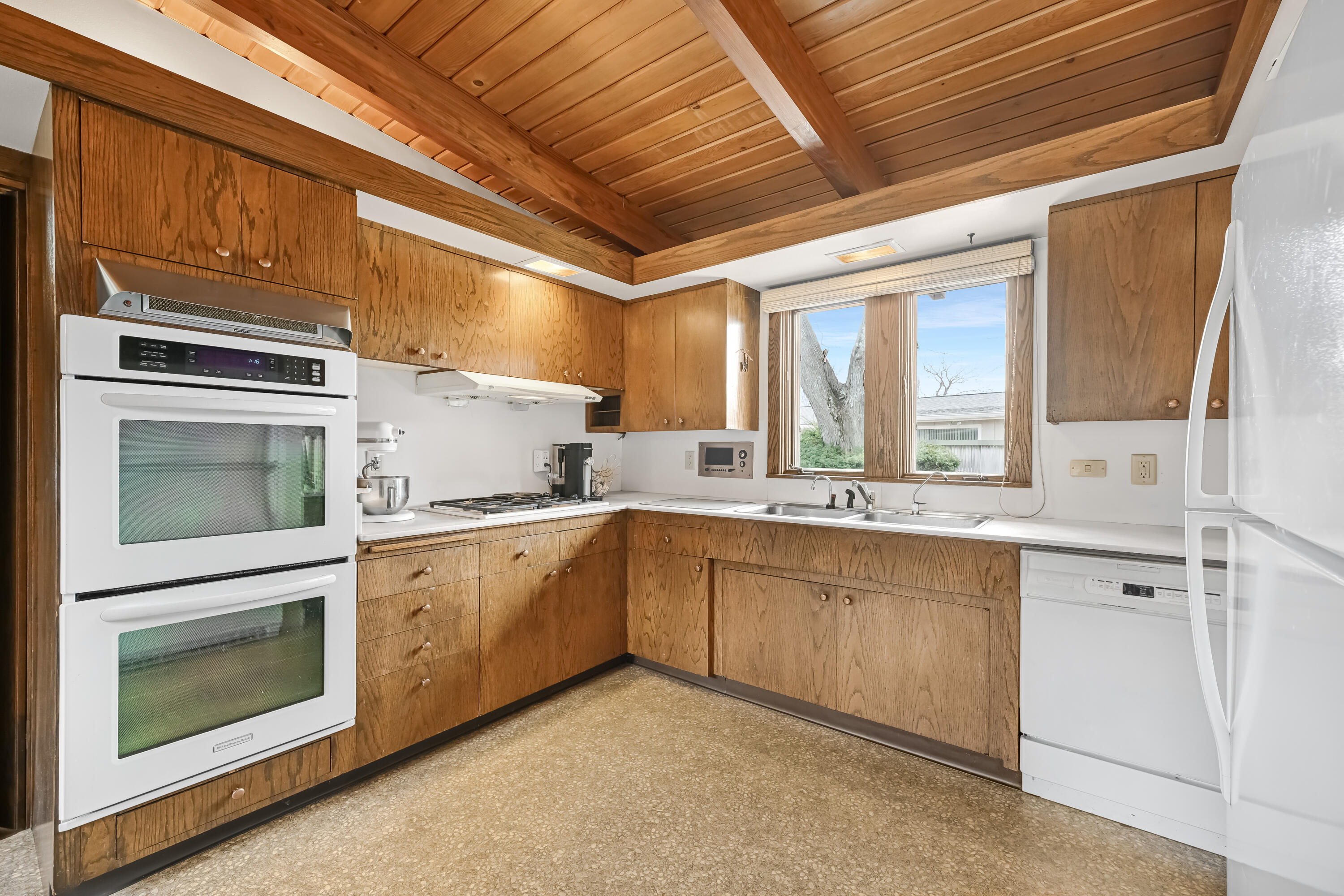 8925 North Maitland Road Bayside, WI 53217 - Photo 8 of 40 Appliances Included