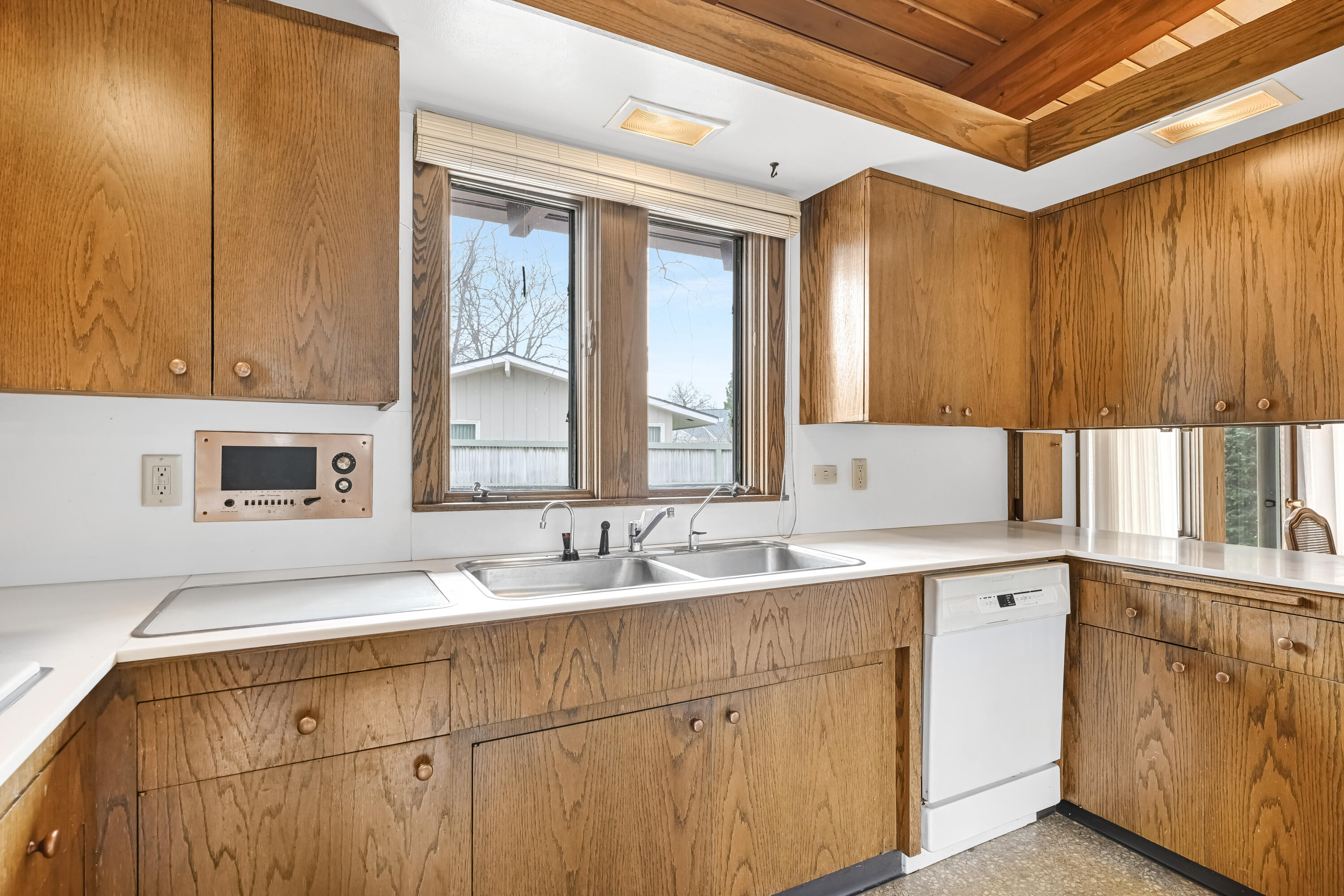 8925 North Maitland Road Bayside, WI 53217 - Photo 10 of 40 Ample Cabinets & Counter Tops