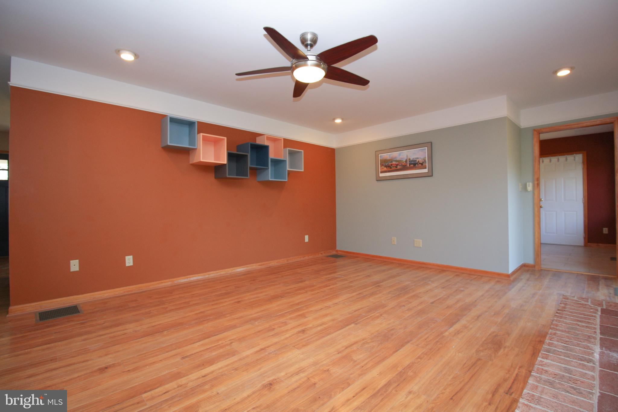28533 Cave Neck Road Milton, DE 19968 - Photo 8 of 32 Living Room