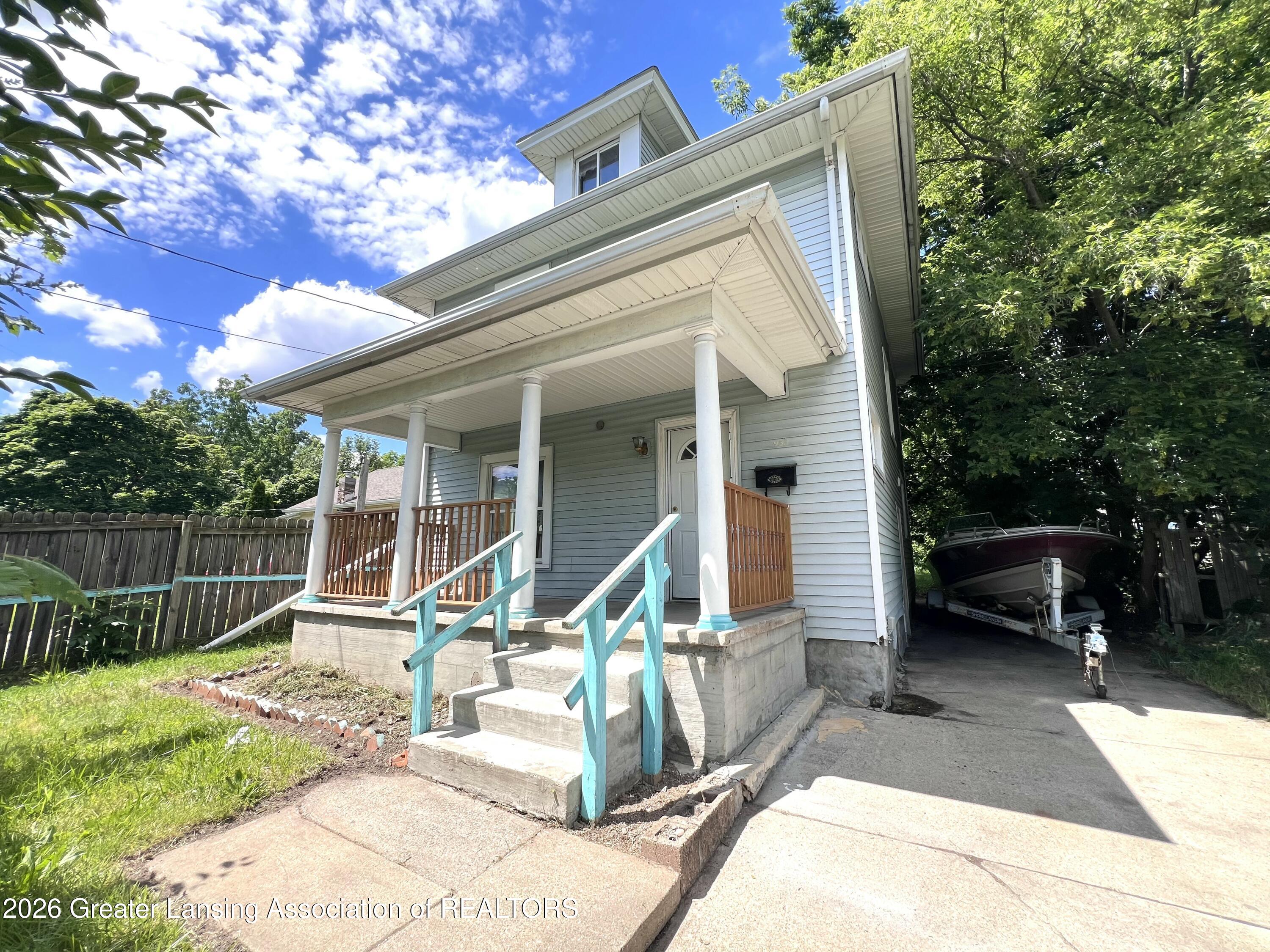 933 Porter Street Lansing, MI 48906 - Photo 2 of 30 F0DF053D-EE17-4792-B2CC-25E0C77BFA14
