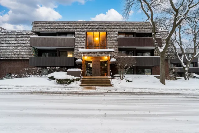 $1,450 | 564 Timber Ridge Drive, Unit 305, Carol Stream, IL 60188