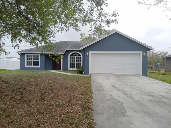 a view of front of house with a yard