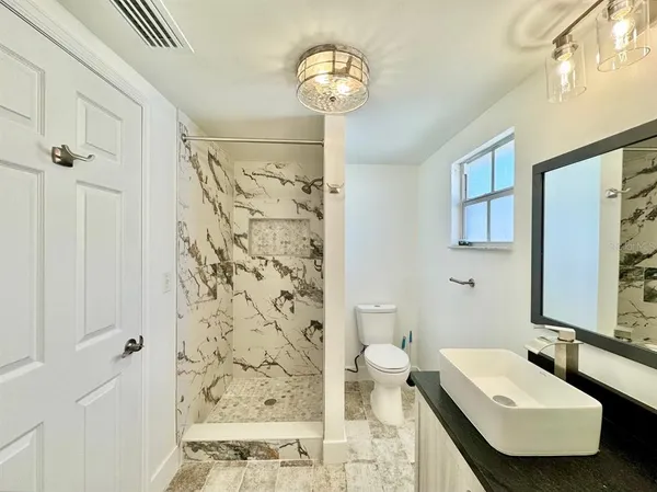 $2,300 | 2703 Westhigh Avenue, Tampa, FL 33614