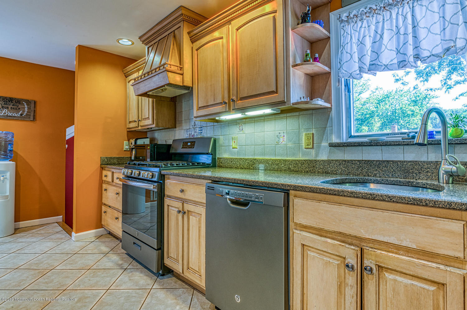 95 Ravine Drive Matawan, NJ 07747 - Photo 11 of 32 95 Ravine Dr Matawan NJ 07747-large-016-
