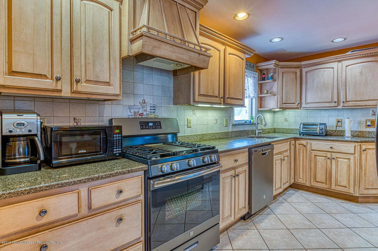 95 Ravine Drive Matawan, NJ 07747 - Photo 9 of 32 95 Ravine Dr Matawan NJ 07747-large-013-