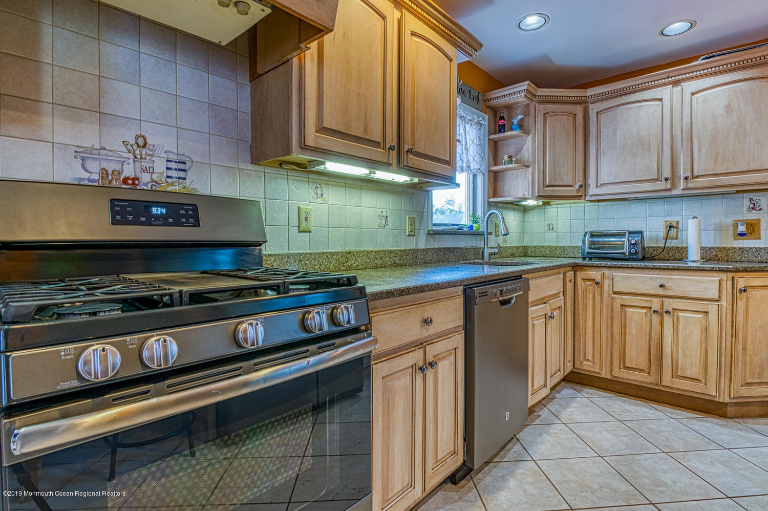 95 Ravine Drive Matawan, NJ 07747 - Photo 10 of 32 95 Ravine Dr Matawan NJ 07747-large-015-