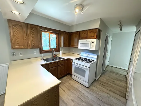 $399,900 | 978 Blue Heron Drive, Highland, MI 48357