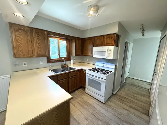 $399,900 | 978 Blue Heron Drive, Highland, MI 48357