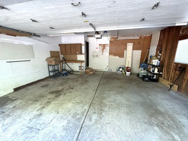 $399,900 | 978 Blue Heron Drive, Highland, MI 48357