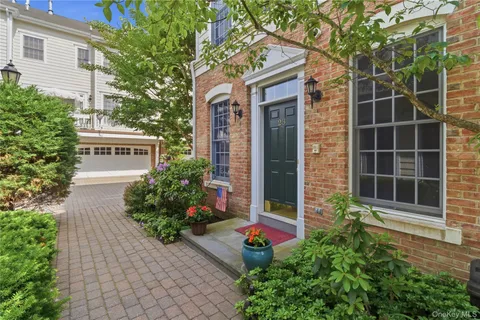 $899,000 | 23 Mariners Walk, Oyster Bay, NY 11771