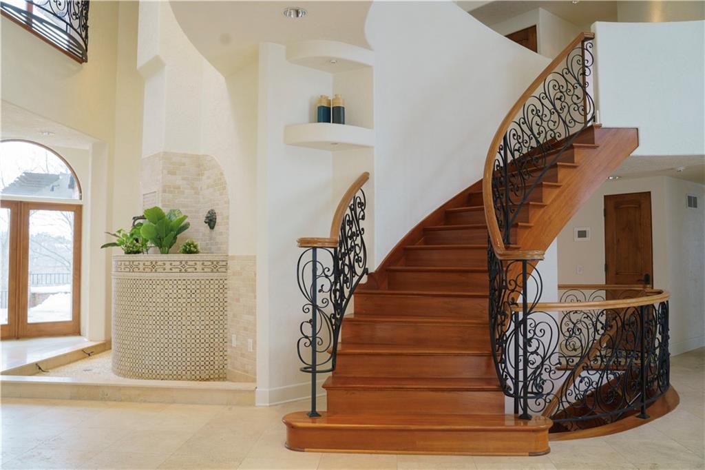1502 Fox Chapel Road Pittsburgh, PA 15238 - Photo 4 of 25 Gallery Image 4