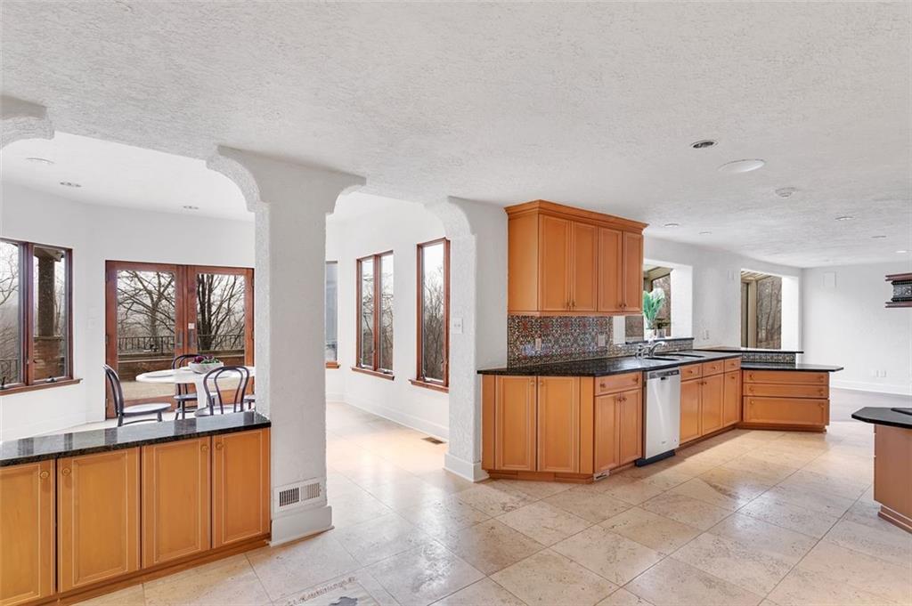 1502 Fox Chapel Road Pittsburgh, PA 15238 - Photo 10 of 25 Gallery Image 10