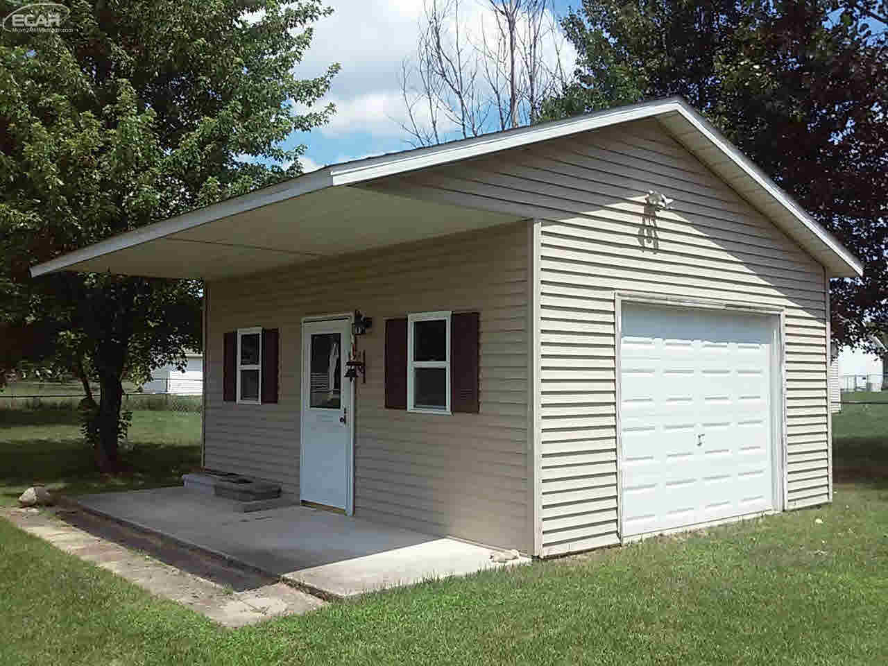 1201 Adams Road Burton, MI 48509 - Photo 23 of 26 21341520-22.JPG