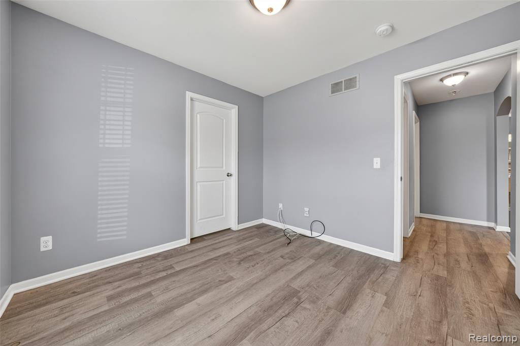 30278 Bradmore Road Warren, MI 48092 - Photo 22 of 28