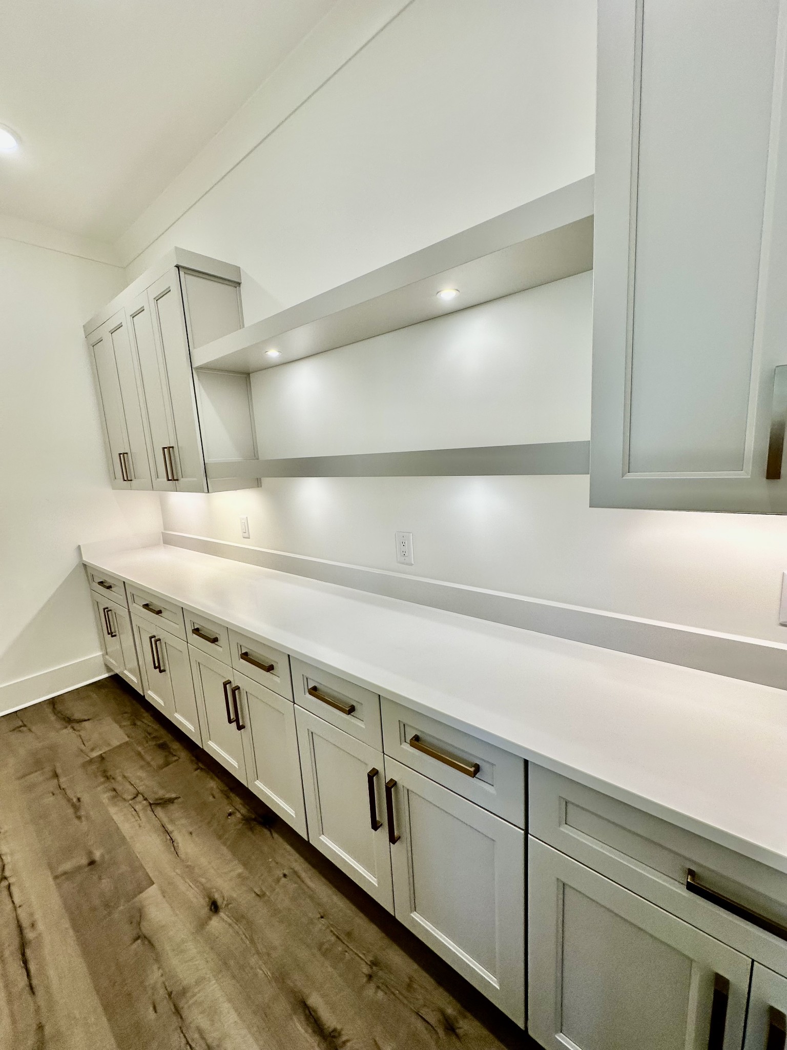 225 Bellsford Road Gallatin, TN 37066 - Photo 21 of 55 a hallway with cabinets
