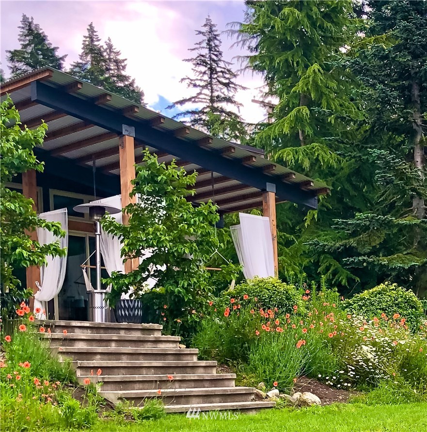 128 Hiline Road Bellingham, WA 98229 - Photo 9 of 27 a front view of a house with garden