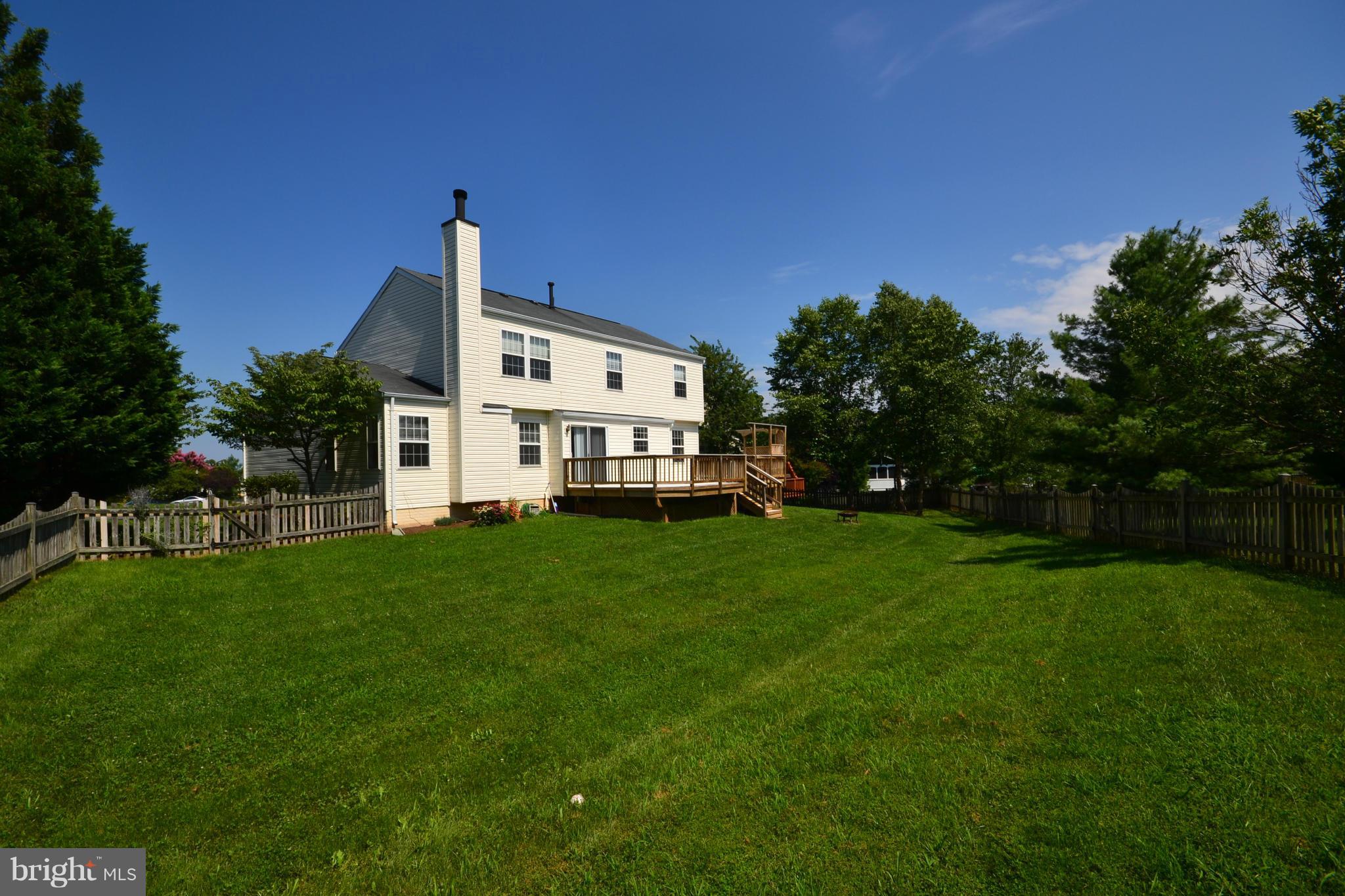 20749 Rainsboro Drive Ashburn, VA 20147 - Photo 18 of 19 Big, Big, Big Back Yard