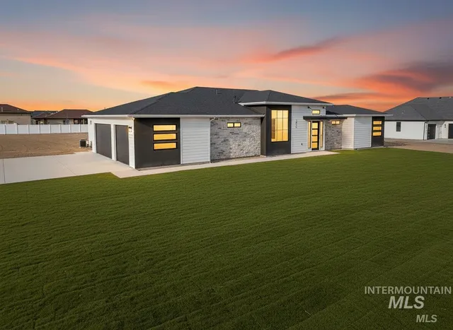 $949,900 | 3859 North 3570th Street East, Kimberly, ID 83341