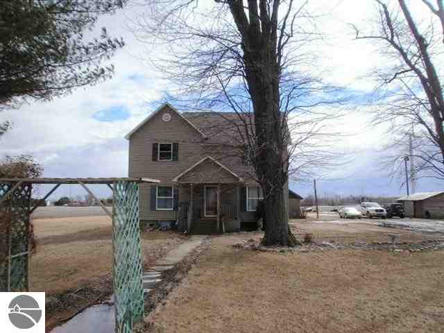 6578 East Jefferson Road Breckenridge, MI 48615 - Photo 3 of 6 1785178-2.JPG