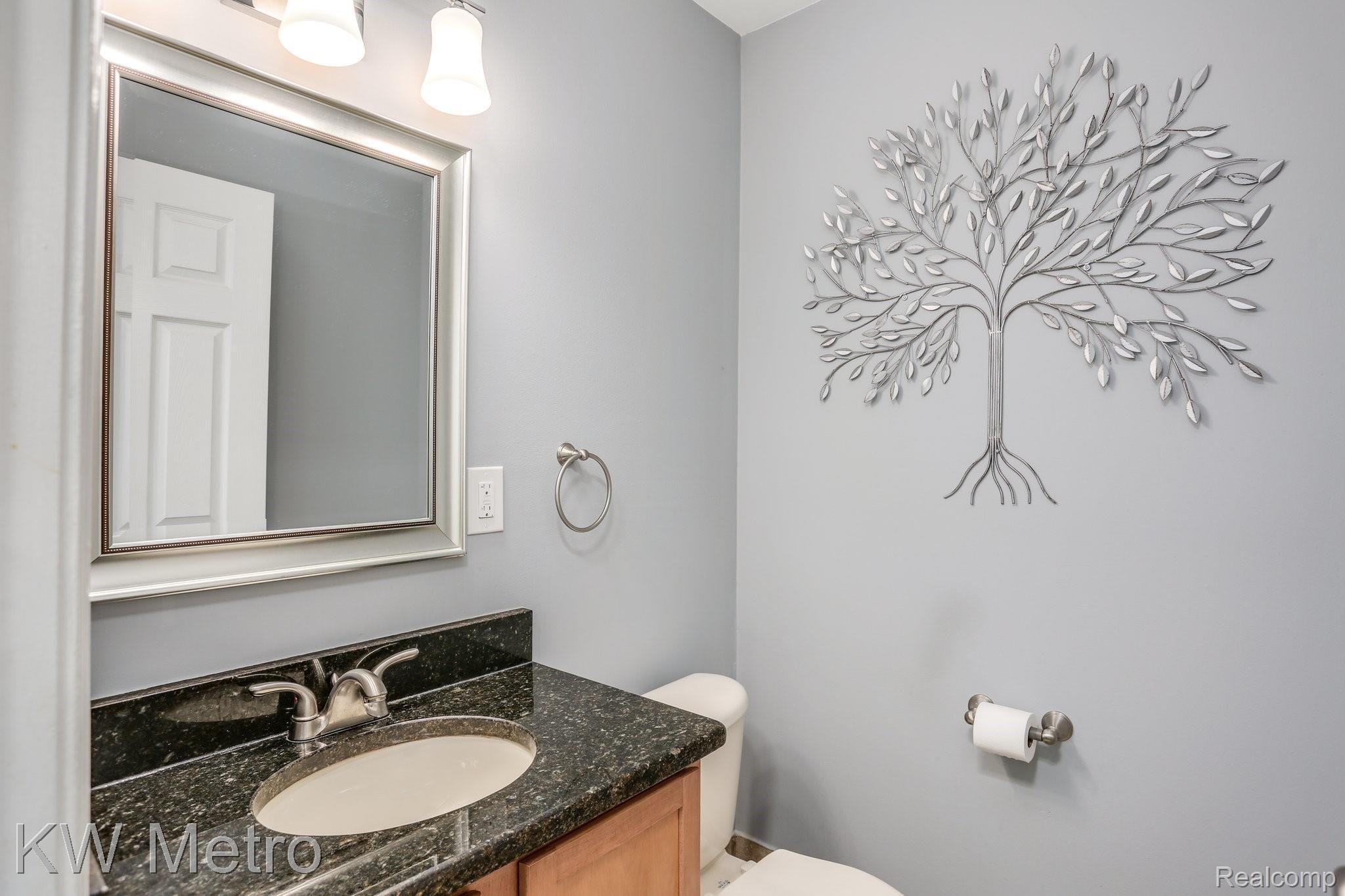 1578 Streamwood Court Rochester, MI 48307 - Photo 12 of 19 Half Bath