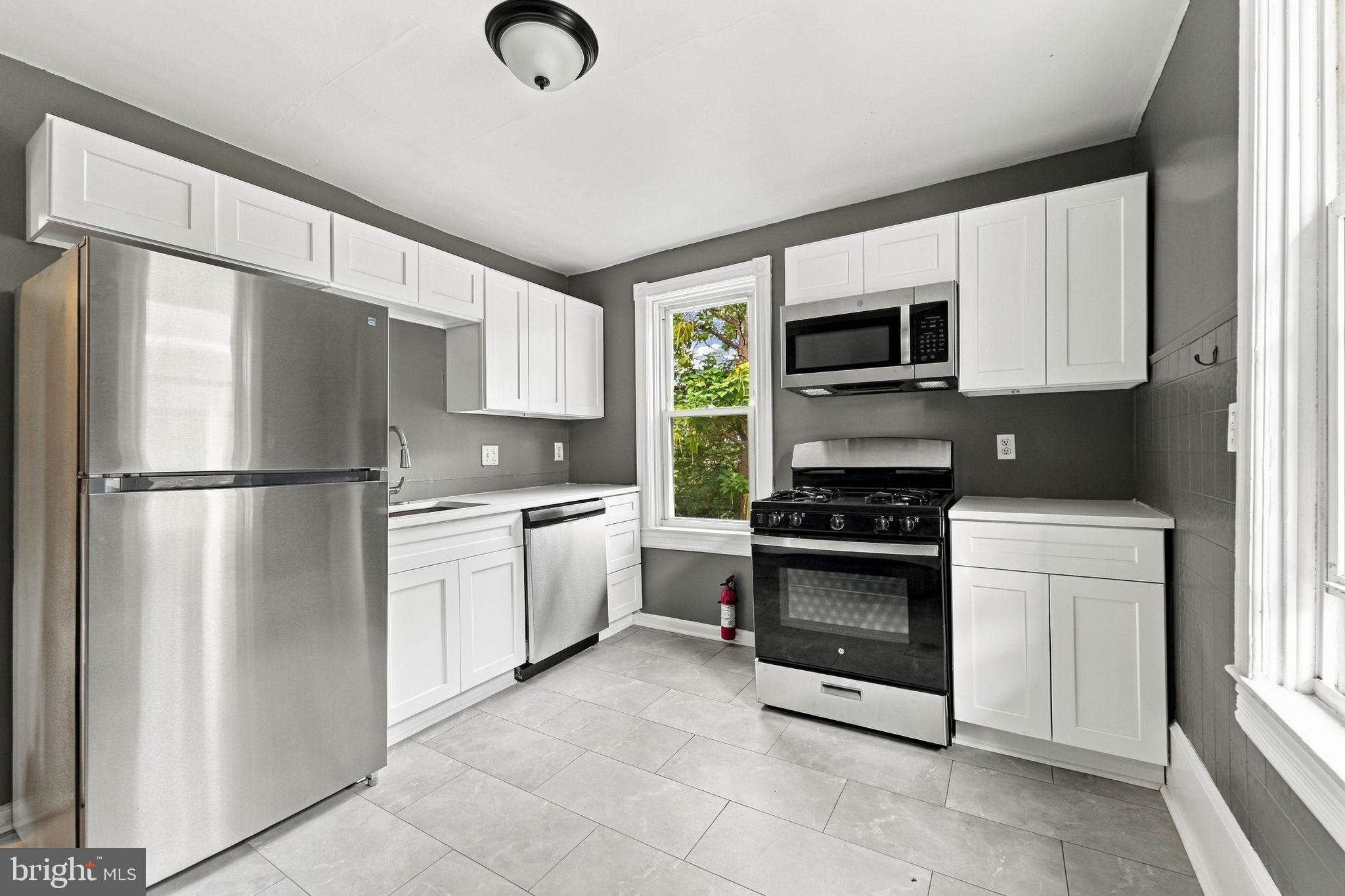313 South Fairview Street Riverside, NJ 08075 - Photo 10 of 28 Gallery Image 10