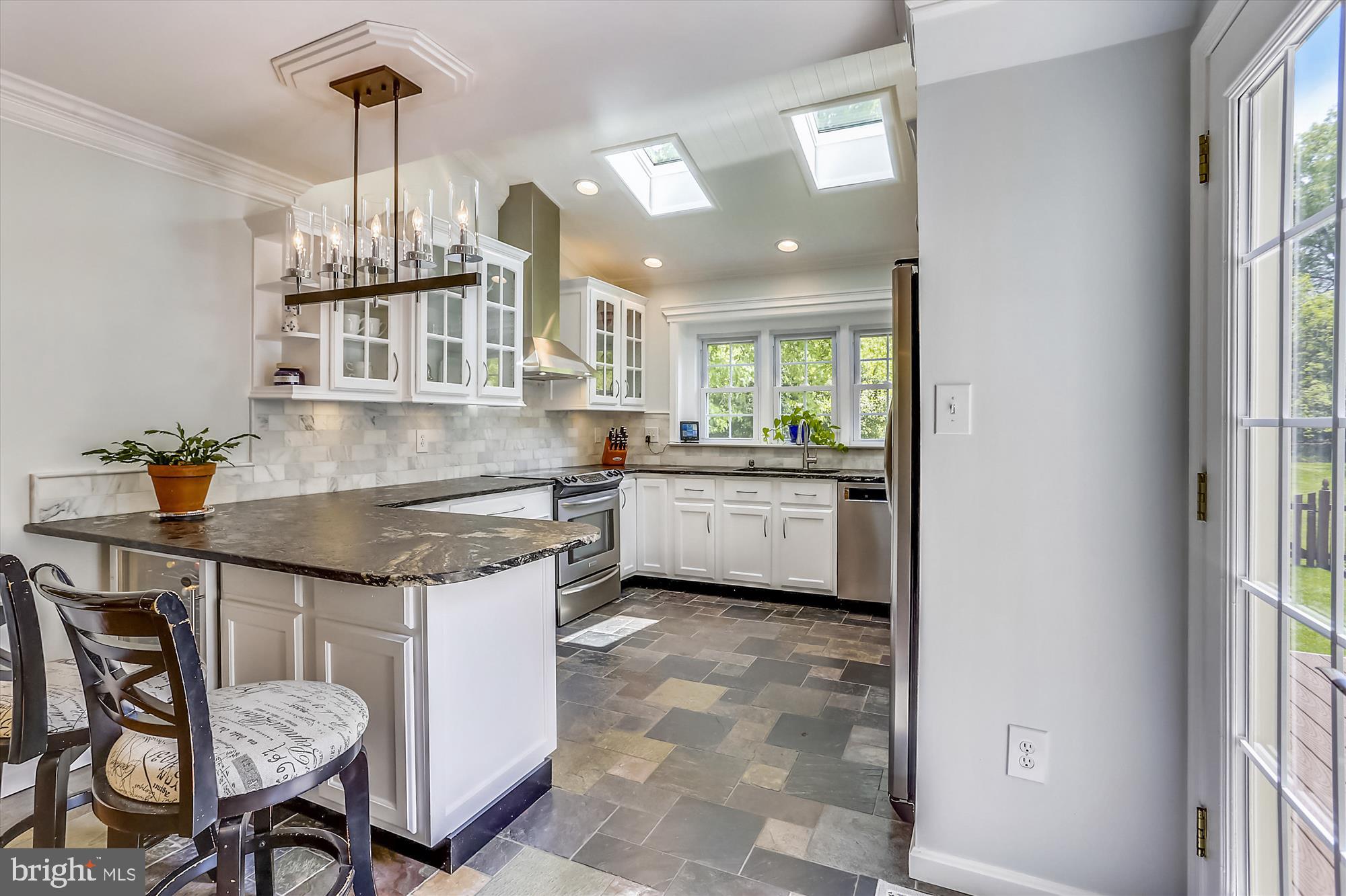6591 Forsythia Street Springfield, VA 22150 - Photo 27 of 92 6591 Forsythia St Kitchen