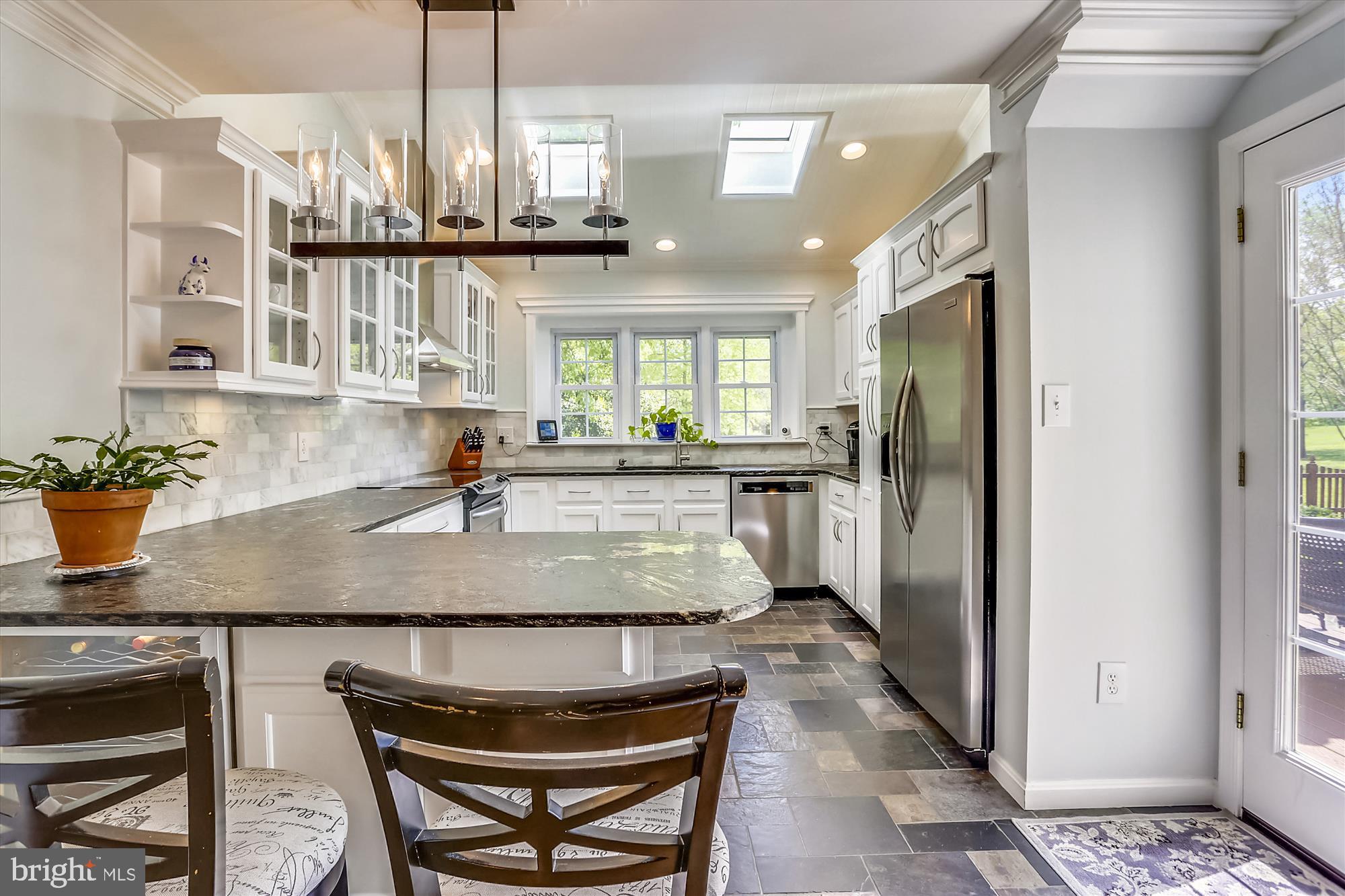 6591 Forsythia Street Springfield, VA 22150 - Photo 29 of 92 6591 Forsythia St Kitchen