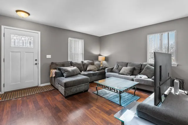 $339,900 | 1229 Yellowpine Drive, Aurora, IL 60506