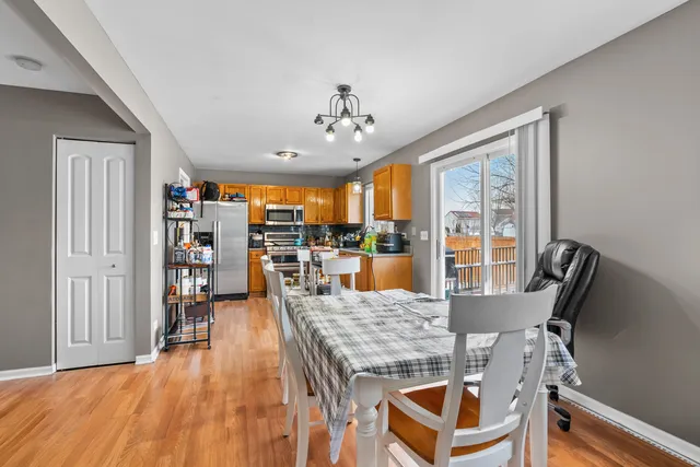 $339,900 | 1229 Yellowpine Drive, Aurora, IL 60506