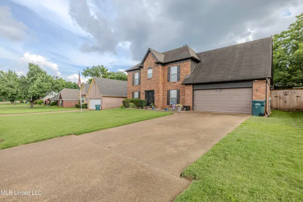 $349,000 | 1945 Pecan Meadows Drive, Southaven, MS 38671