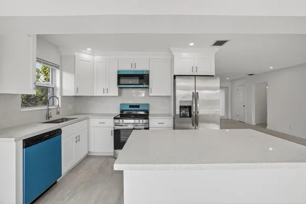 $5,500 | 1120 Mango Isle, Fort Lauderdale, FL 33315